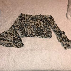 Off shoulder bell shirt